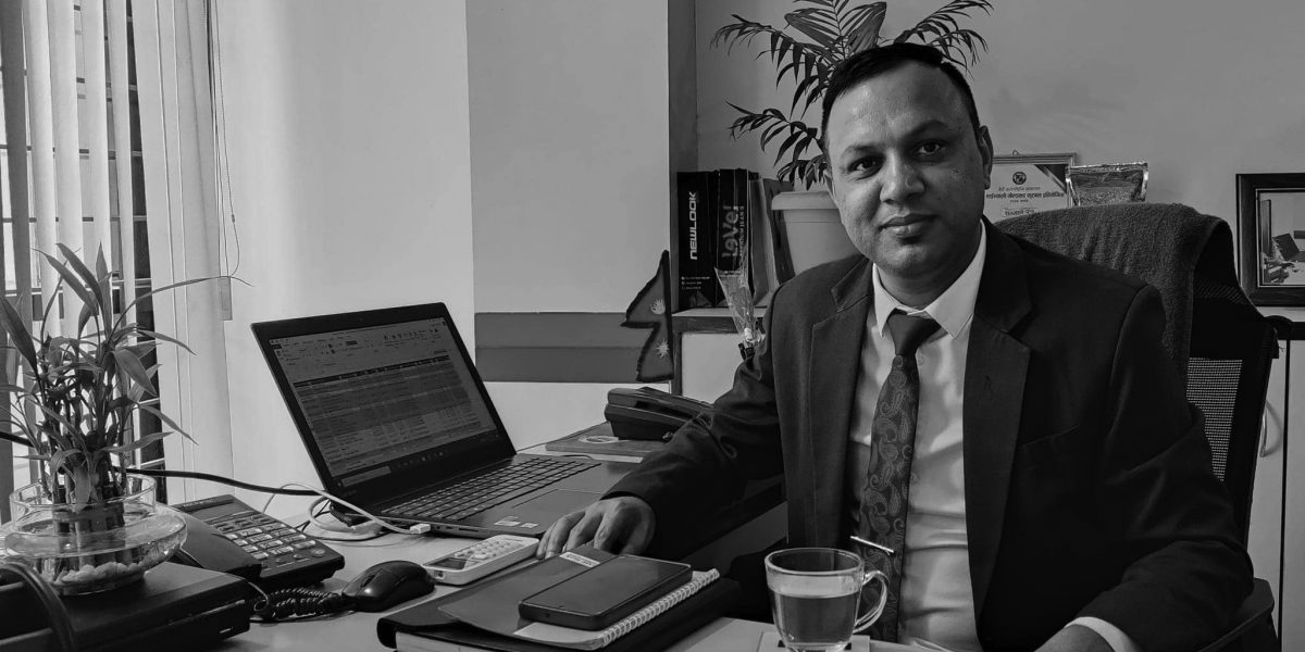 सामाजिक सञ्जालमा ४ जनाको फोटो राखेर झापाका बैंकर खड्काद्वारा आत्महत्या