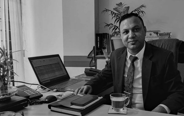 सामाजिक सञ्जालमा ४ जनाको फोटो राखेर झापाका बैंकर खड्काद्वारा आत्महत्या