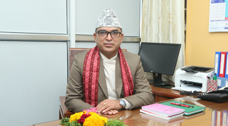 प्रतिनिधिसभाका नवनियुक्त सचिव अधिकारीले गरे पदभार ग्रहण